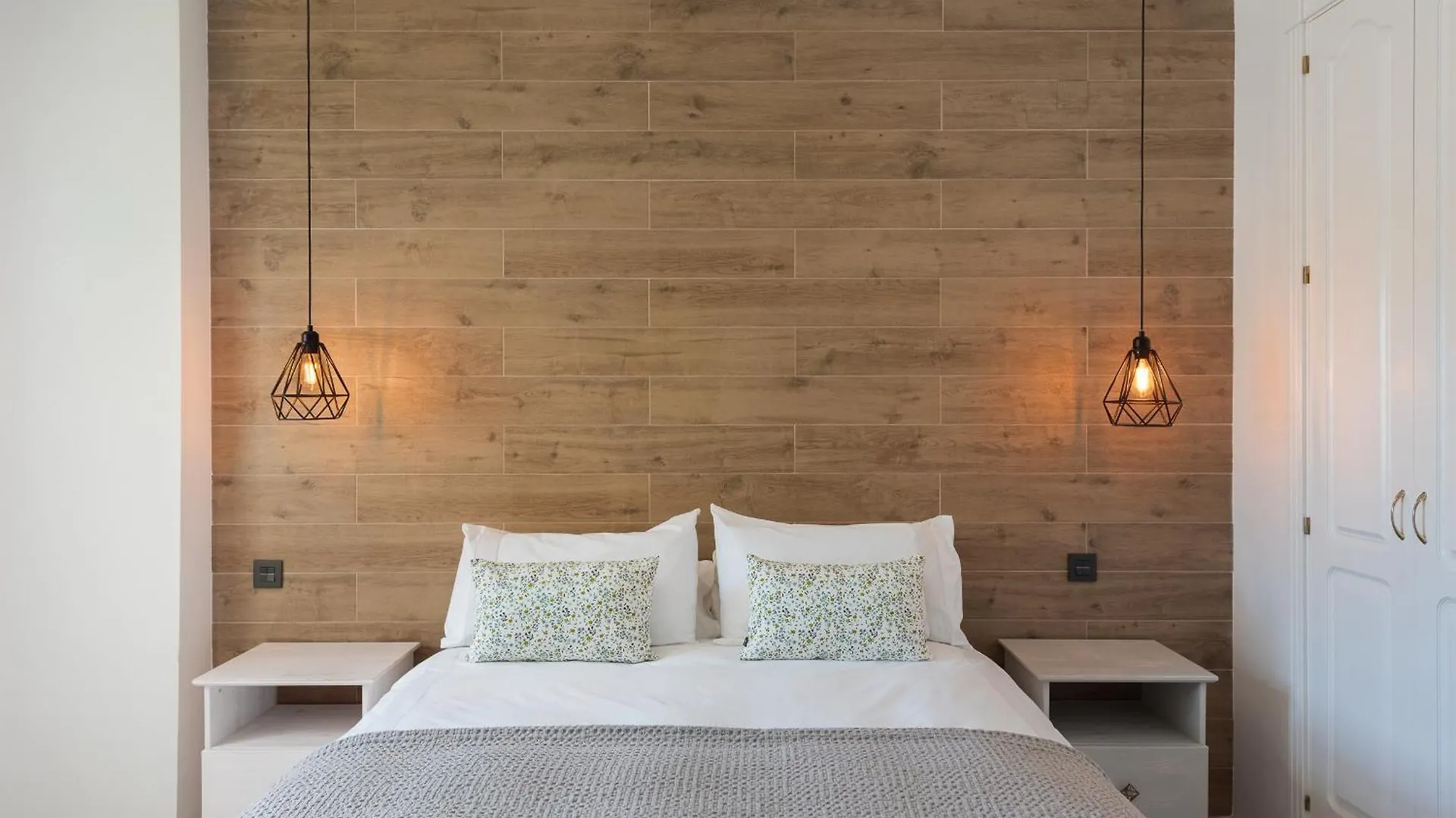 Stylish 2-Bedroom Penthouse In Nueva Andalucia 马尔韦利亚 公寓