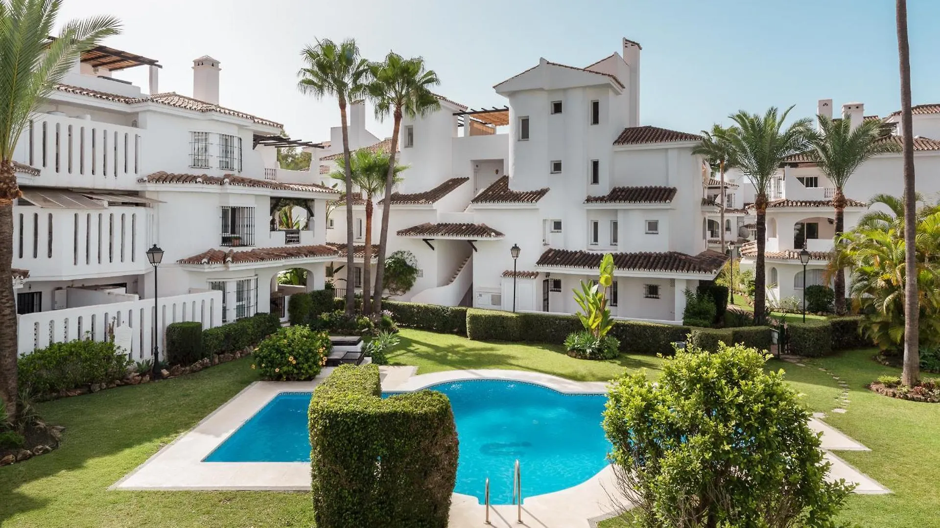 Stylish 2-Bedroom Penthouse In Nueva Andalucia 马尔韦利亚