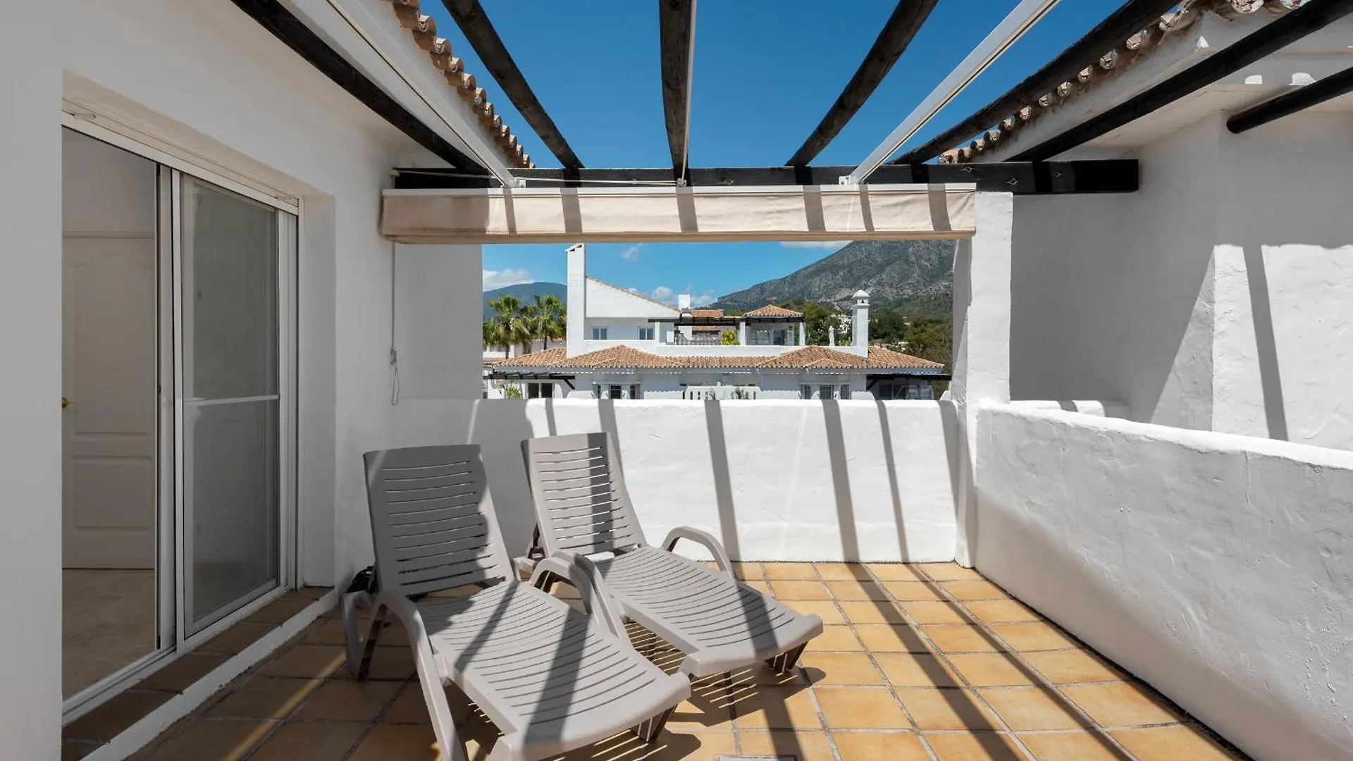 Apartment Stylish 2-Bedroom Penthouse In Nueva Andalucia Marbella Spain