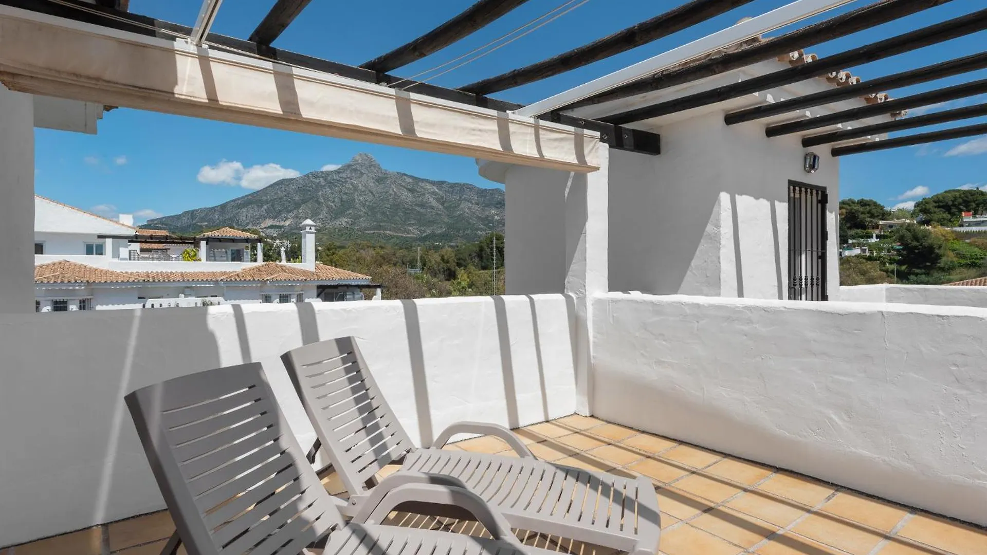 Stylish 2-Bedroom Penthouse In Nueva Andalucia Marbella