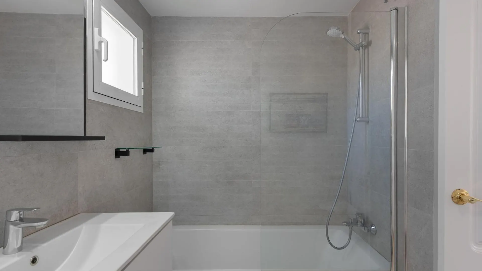 Stylish 2-Bedroom Penthouse In Nueva Andalucia Marbella